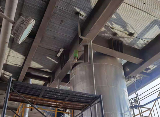 Na-22放射性儀表 多晶硅生產(chǎn)裝置儲(chǔ)罐測控現(xiàn)場(圖2)